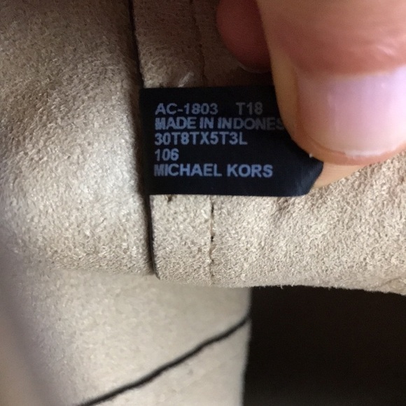 Michael Kors Junie Leather Tote - Picture 14 of 16